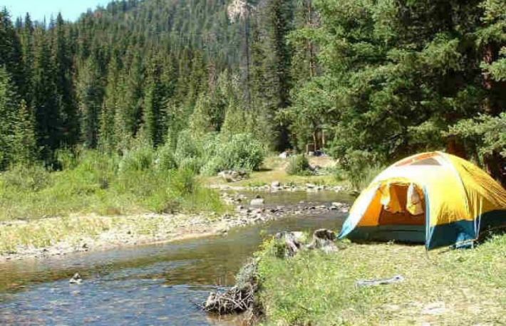 Cum sa te pregatesti pentru o excursie cu cortul?