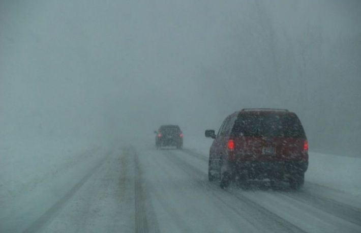 Sfaturi pentru condusul masinii pe zapada si gheata