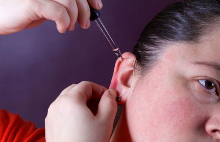 Metode sigure care te scapa de ceara din urechi