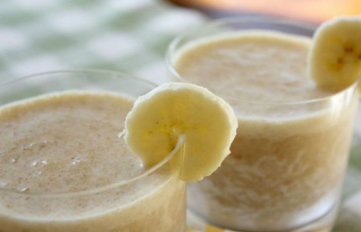 Smoothie cu unt de arahide si banane