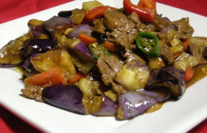 Mancare de vinete cu carne de vita