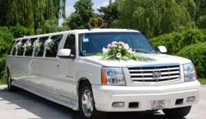 Cum sa decorezi masina de nunta cu ajutorul florilor?