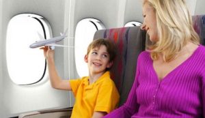 Cum sa le faci de lucru copiilor in avion, tren sau autocar?