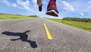 Cum sa iti protejezi picioarele in timp ce alergi?