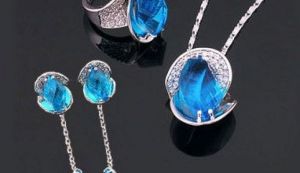 Idei cadouri Craciun: Seturi bijuterii cu cristale Swarovski