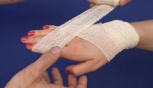 Cum se aplica diferite tipuri de bandaje?