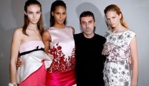 Giambattista Valli lanseaza o noua linie vestimentara prt- -porter