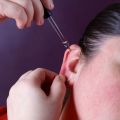 Metode sigure care te scapa de ceara din urechi