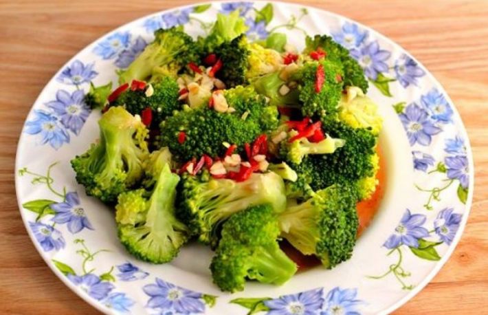 Cum se face salata orientala cu broccoli?
