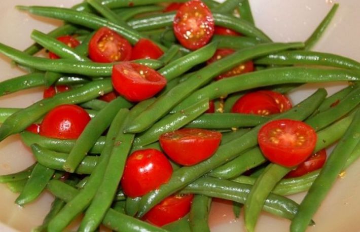 Fasole verde cu rosii