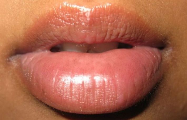 Cum sa dai culoare buzelor tale fara a folosi ruj?