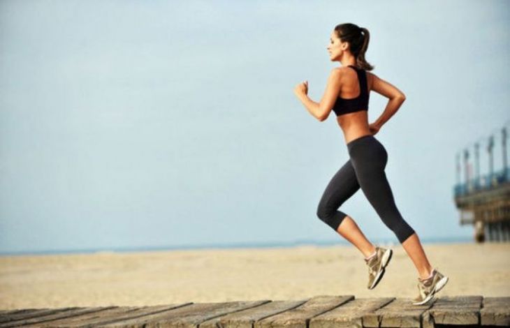 10 exercitii fizice care antreneaza toti muschii corpului in timpul alergarii