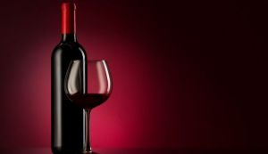 Care sunt 5 dintre beneficiile consumului unui pahar de vin rosu pe zi