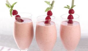 Cum se prepara un smoothie de iaurt cu fructe